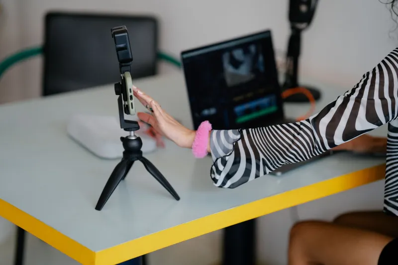 Logged Off for Good: The Young Creators Quitting the Internet Before 30